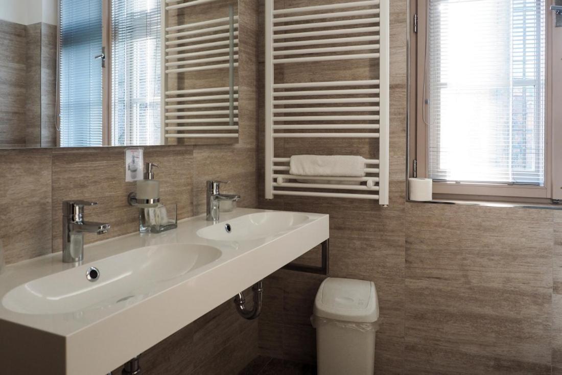 Hotel Vacek Pod Vezi Χράντεκ Κράλοβε Εξωτερικό φωτογραφία