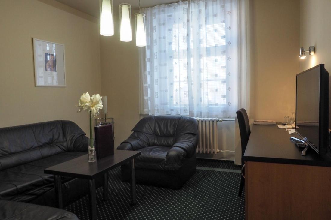 Hotel Vacek Pod Vezi Χράντεκ Κράλοβε Εξωτερικό φωτογραφία