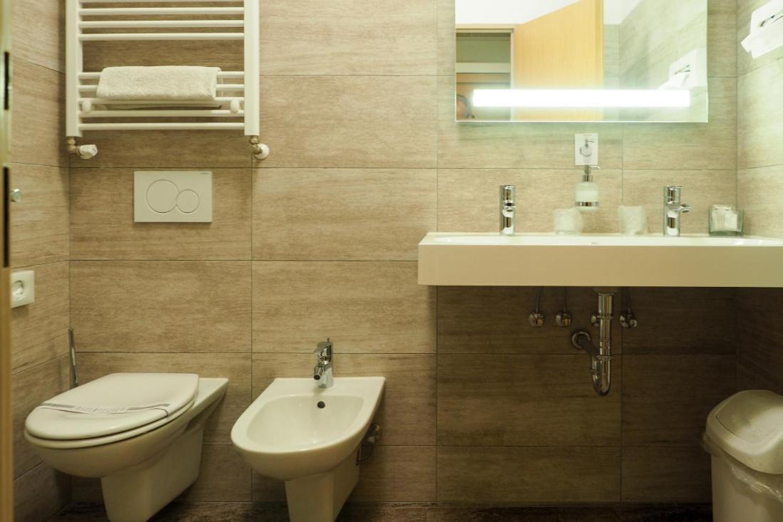 Hotel Vacek Pod Vezi Χράντεκ Κράλοβε Εξωτερικό φωτογραφία