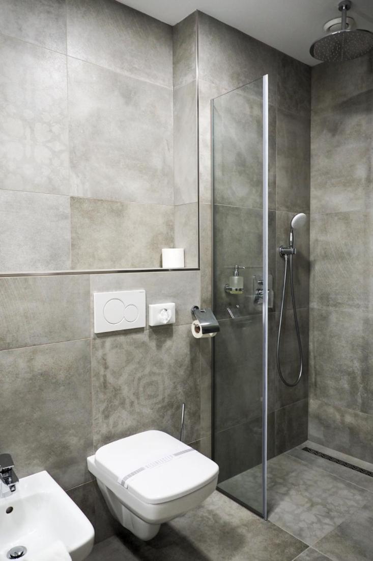 Hotel Vacek Pod Vezi Χράντεκ Κράλοβε Εξωτερικό φωτογραφία